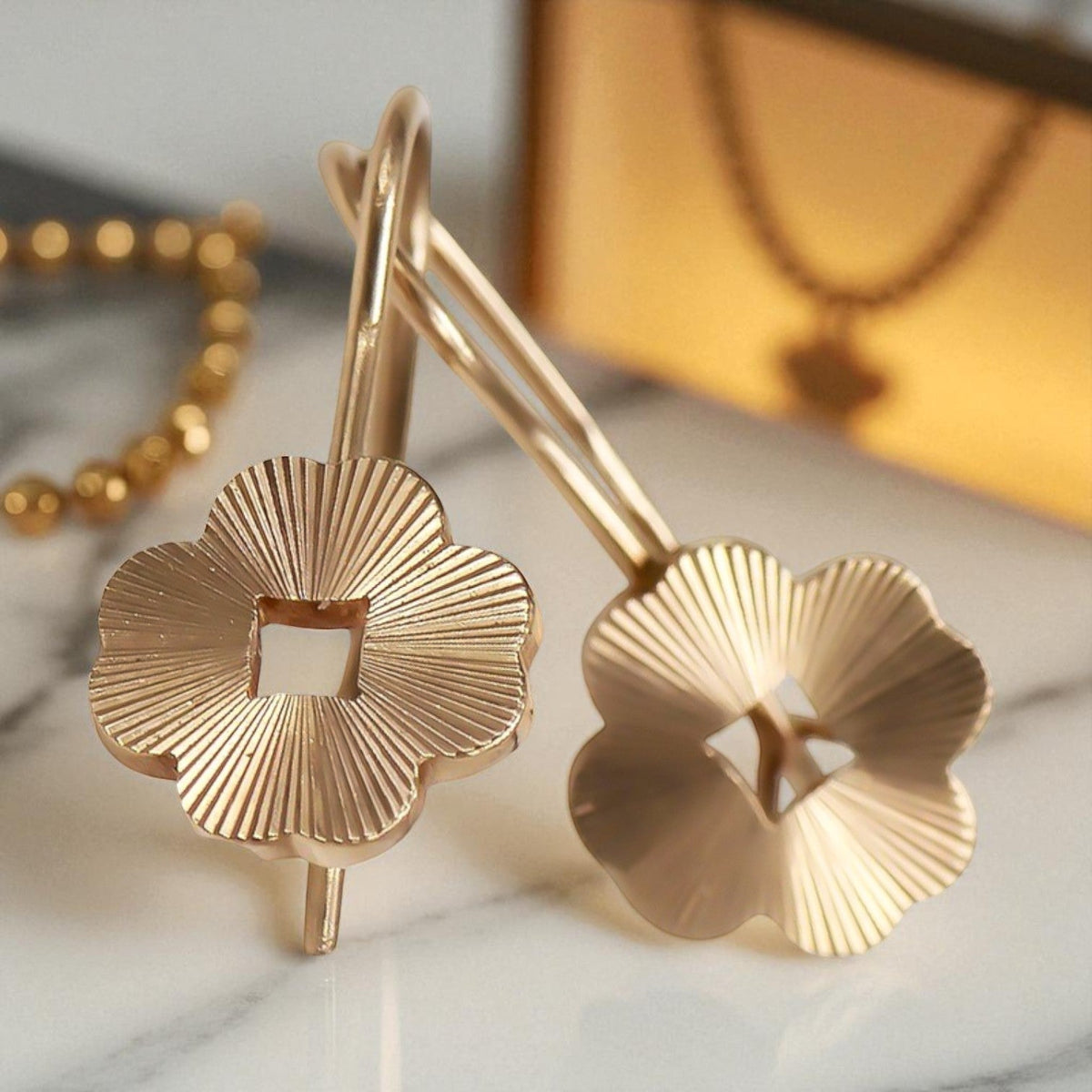 Vintage Leaf Earrings in 14K Rose Gold (ven077)