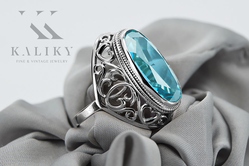 Vintage Aquamarine Ring in Sterling Silver (vrc184s-aq) — close-up of the stone and setting