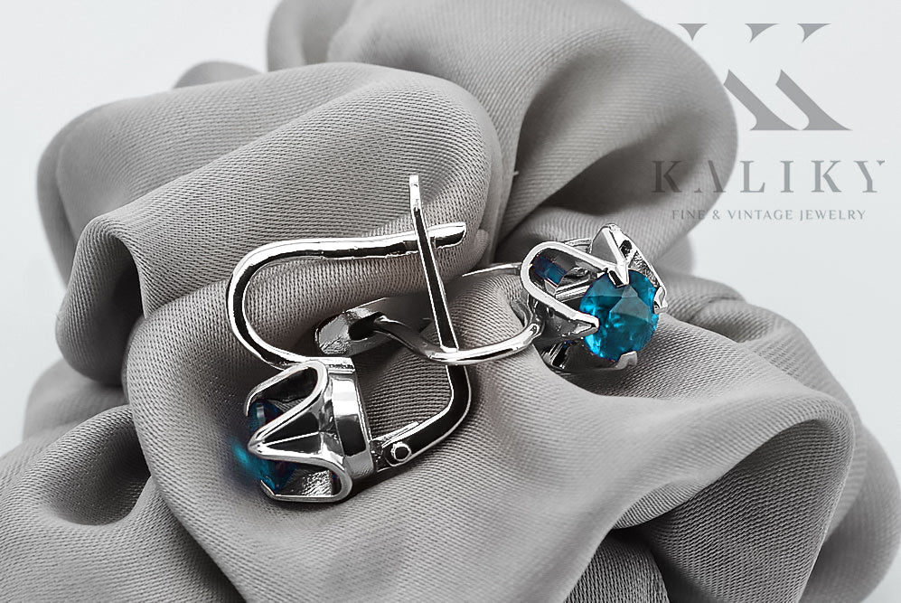 Vintage Aquamarine Earrings in Sterling Silver (vec018s-aq) — worn on the hand, showing profile
