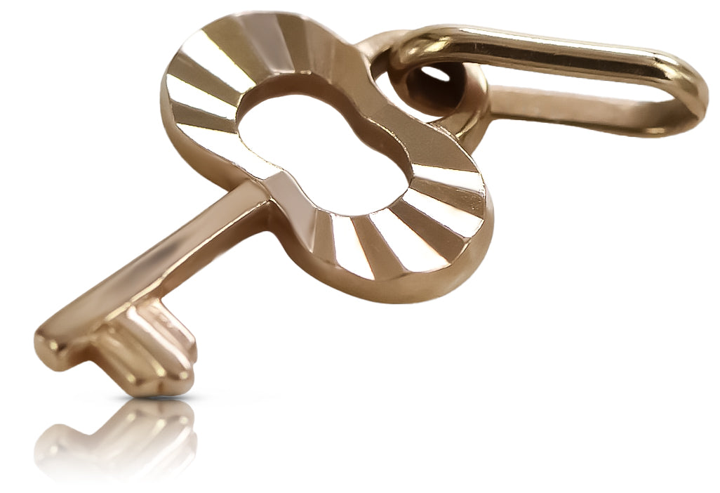 Vintage Key Pendant in 14K Rose Gold (vpn049) — close-up of the stone and setting