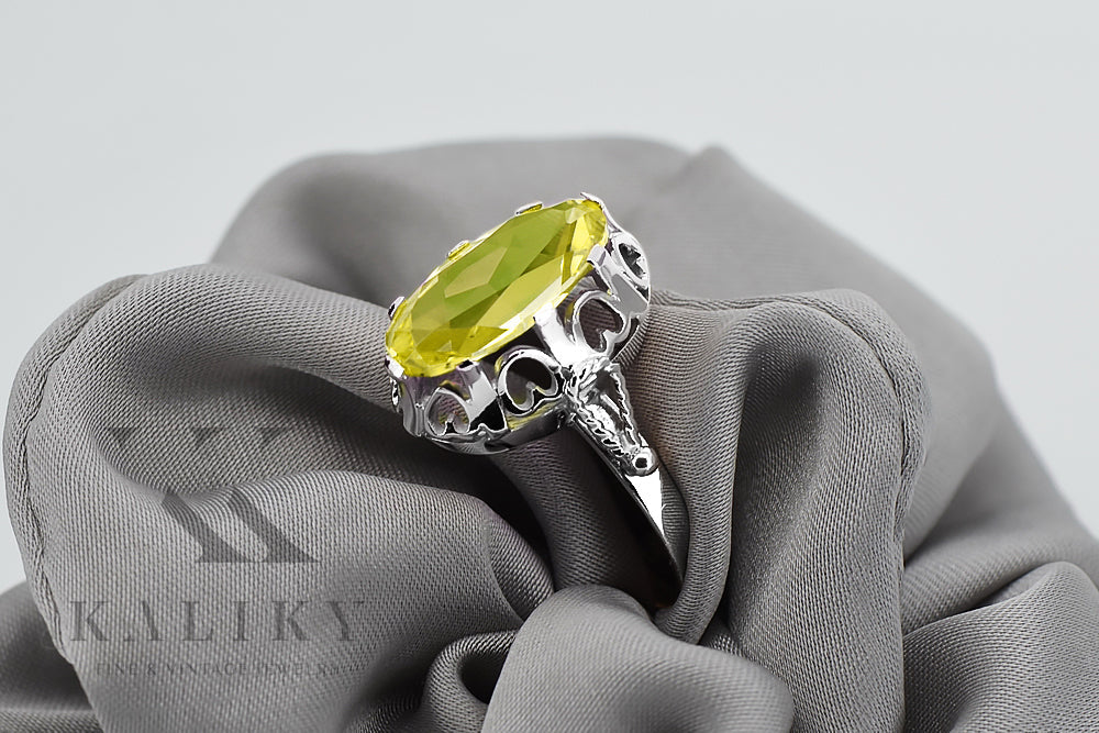 Vintage Yellow Peridot Ring in Sterling Silver (vrc134s-yp) — worn on the hand, showing profile