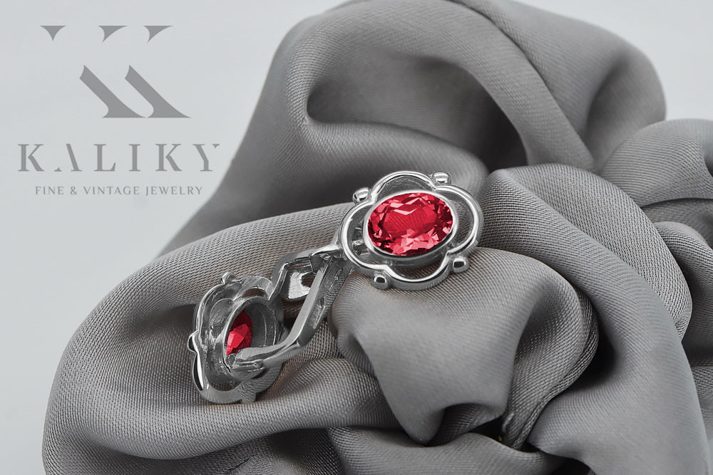 Vintage Ruby Earrings in Sterling Silver (vec033s-rb) — detail of the metal texture