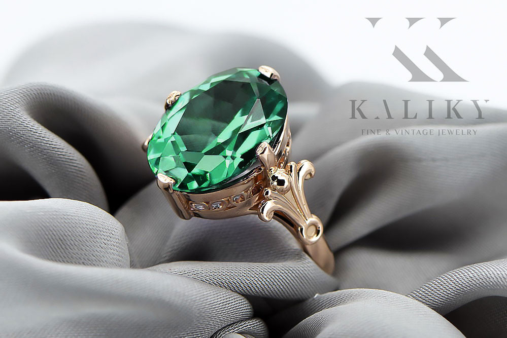 Vintage Emerald Ring in 14K Rose Gold (vrc369r-em) — worn on the hand, showing profile