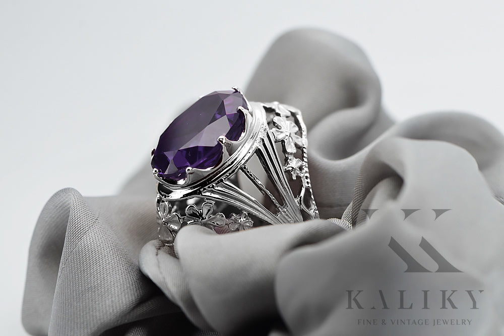Vintage Alexandrite Ring in Sterling Silver (vrc031s-ax) — side view showing the setting