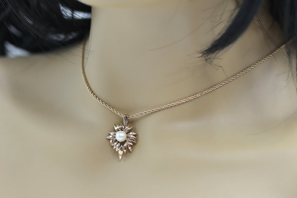 Vintage Pearl Pendant in 14K Rose Gold (vppr001) — close-up of the hallmark on the inner band
