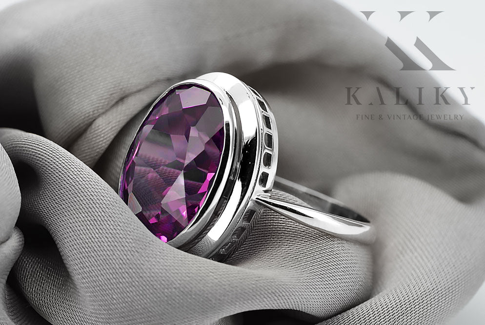Vintage Amethyst Ring in Sterling Silver (vrc285s-am) — full view of the piece