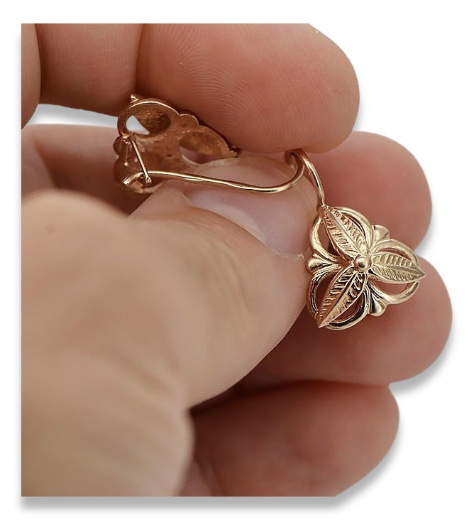Vintage Leaf Earrings in 14K Rose Gold (ven064) — full view of the piece