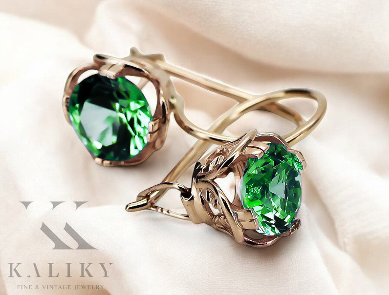 Vintage Emerald Earrings in 14K Rose Gold (vec029r-em) — side view showing the setting