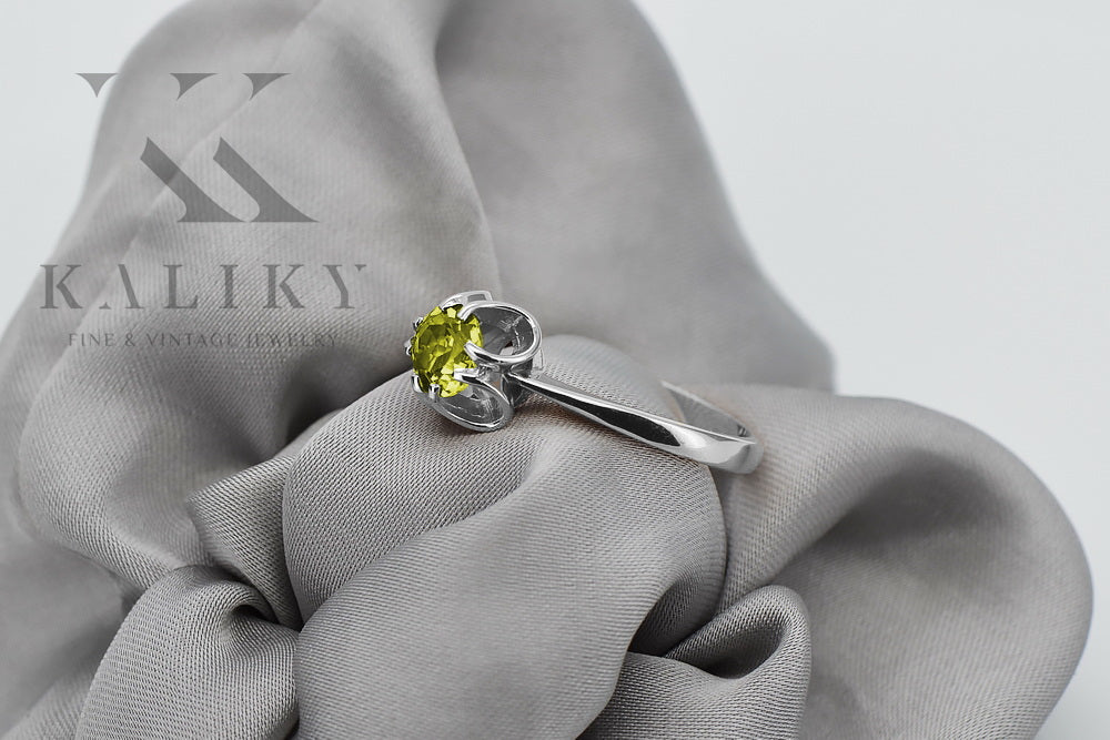 Vintage Yellow Peridot Ring in Sterling Silver (vrc348s-yp) — back view with the clasp