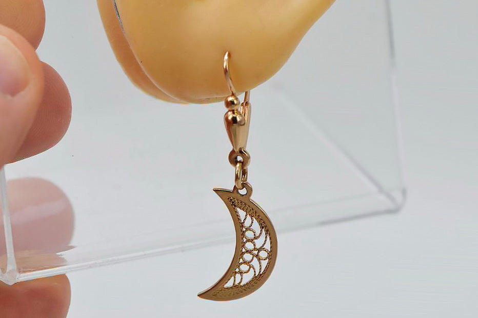 Vintage Ball Earrings in 14K Rose Gold (ven174) — worn on the hand, showing profile