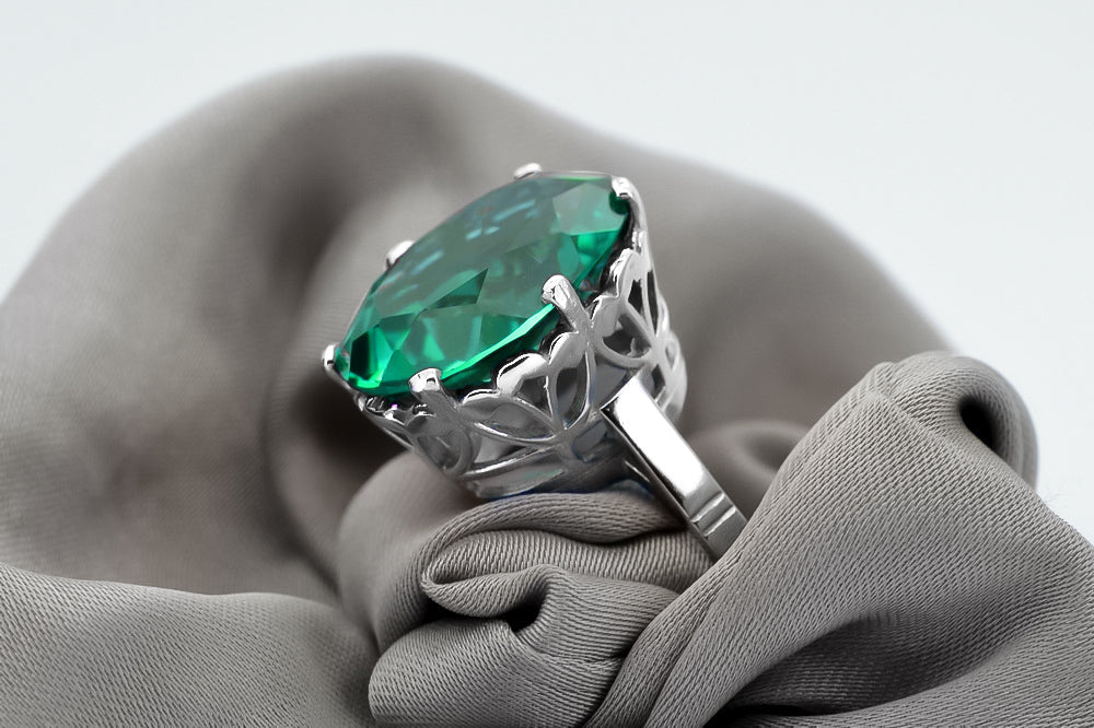 Vintage Emerald Ring in Sterling Silver (vrc130s-em) — full view of the piece