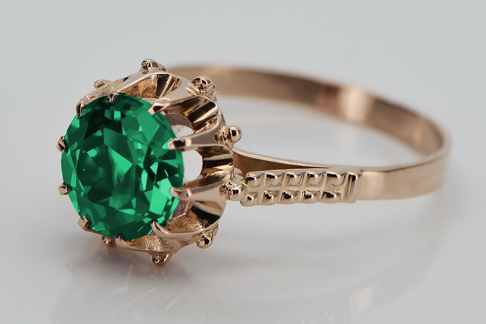 Vintage Emerald Ring in 14K Rose Gold (vrc045r-em) — close-up of the stone and setting