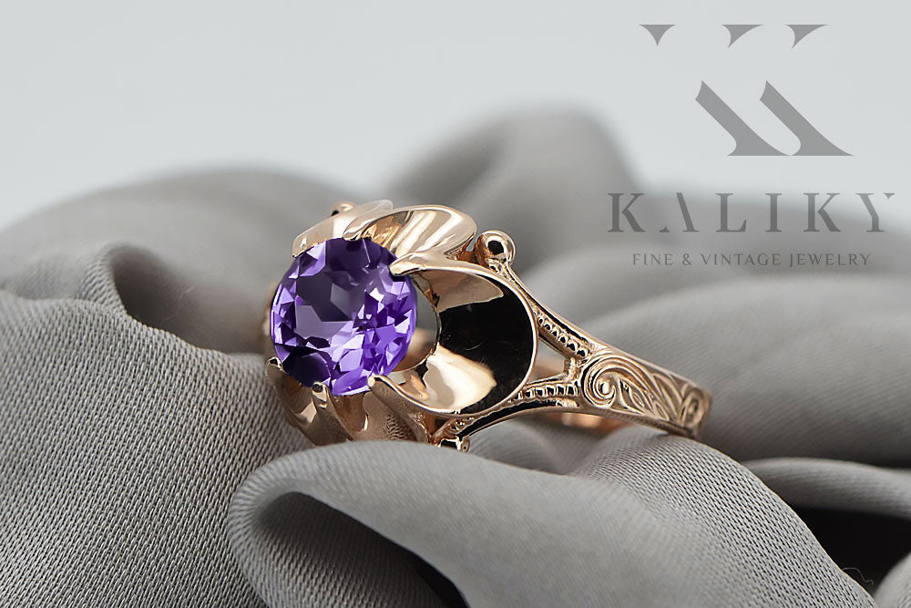 Vintage Alexandrite Ring in 14K Rose Gold (vrc377r-ax) — worn on the hand, showing profile
