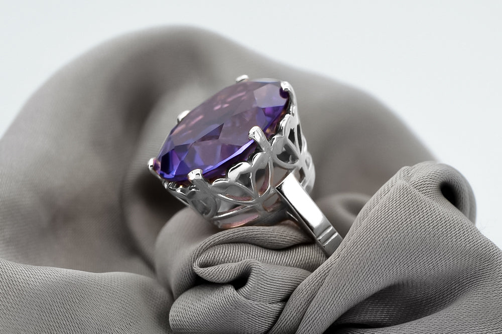 Vintage Alexandrite Ring in Sterling Silver (vrc130s-ax) — side view showing the setting