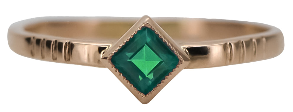 Vintage Emerald Ring in 14K Rose Gold (vrc138r-em) — close-up of the stone and setting