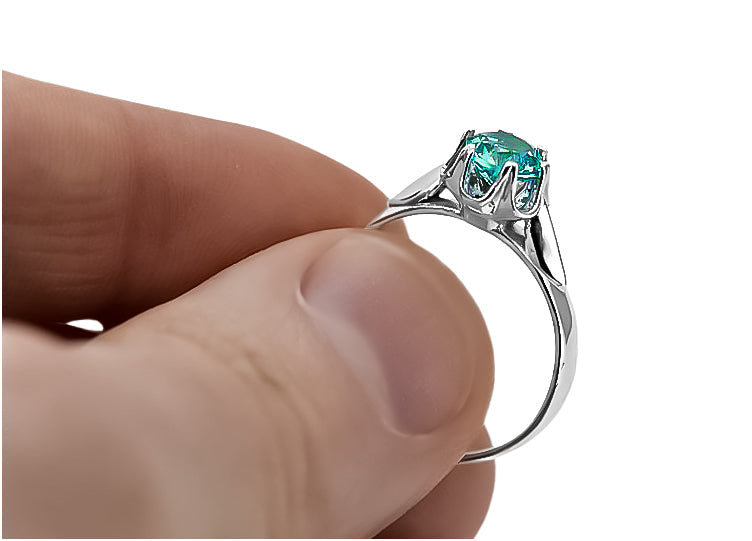 Vintage Emerald Ring in Sterling Silver (vrc122s-em) — close-up of the stone and setting