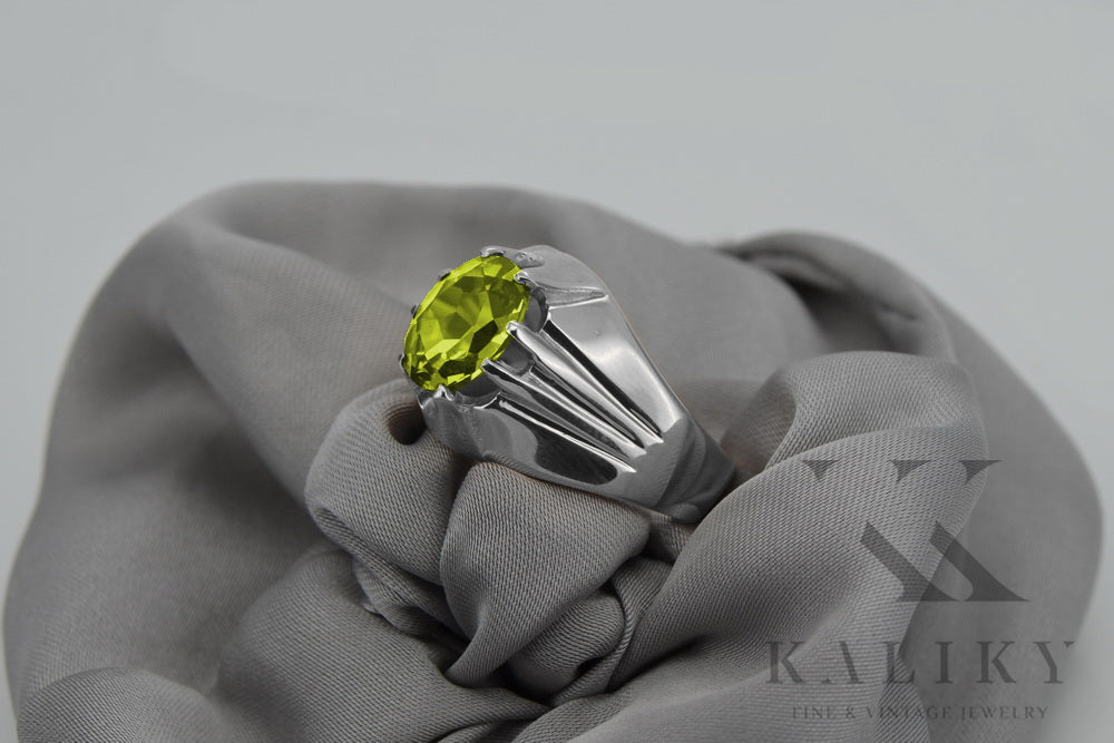 Vintage Yellow Peridot Ring in Sterling Silver (vrc016s-yp) — worn on the hand, showing profile