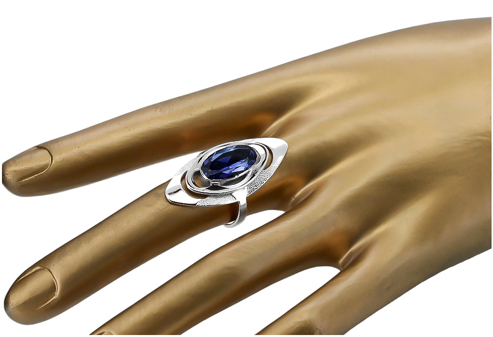 Vintage Sapphire Ring in Sterling Silver (vrc189s-sp) — close-up of the stone and setting