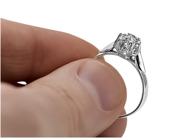 Vintage Zircon Ring in Sterling Silver (vrc122s-zi) — close-up of the stone and setting