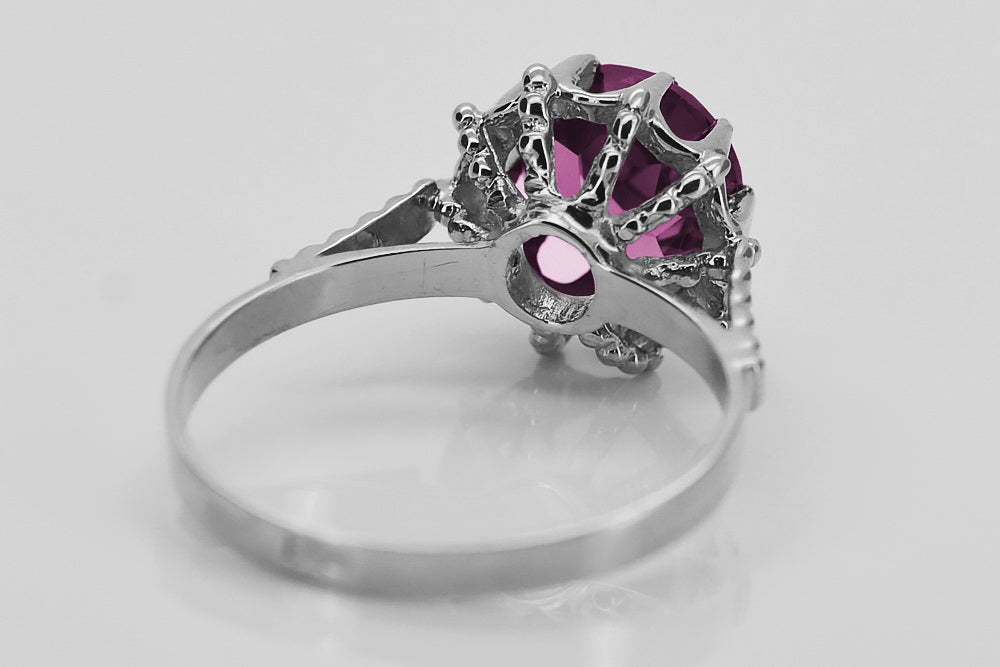Vintage Amethyst Ring in Sterling Silver (vrc045s-am) — close-up of the stone and setting