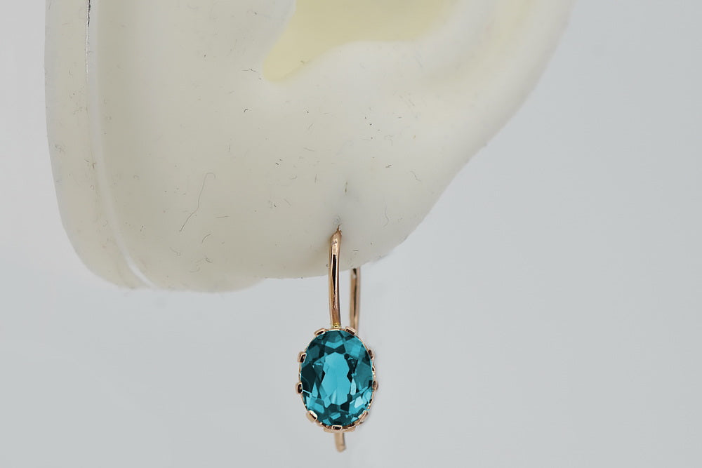 Vintage Aquamarine Earrings in 14K Rose Gold (vec196r-aq) — close-up of the stone and setting