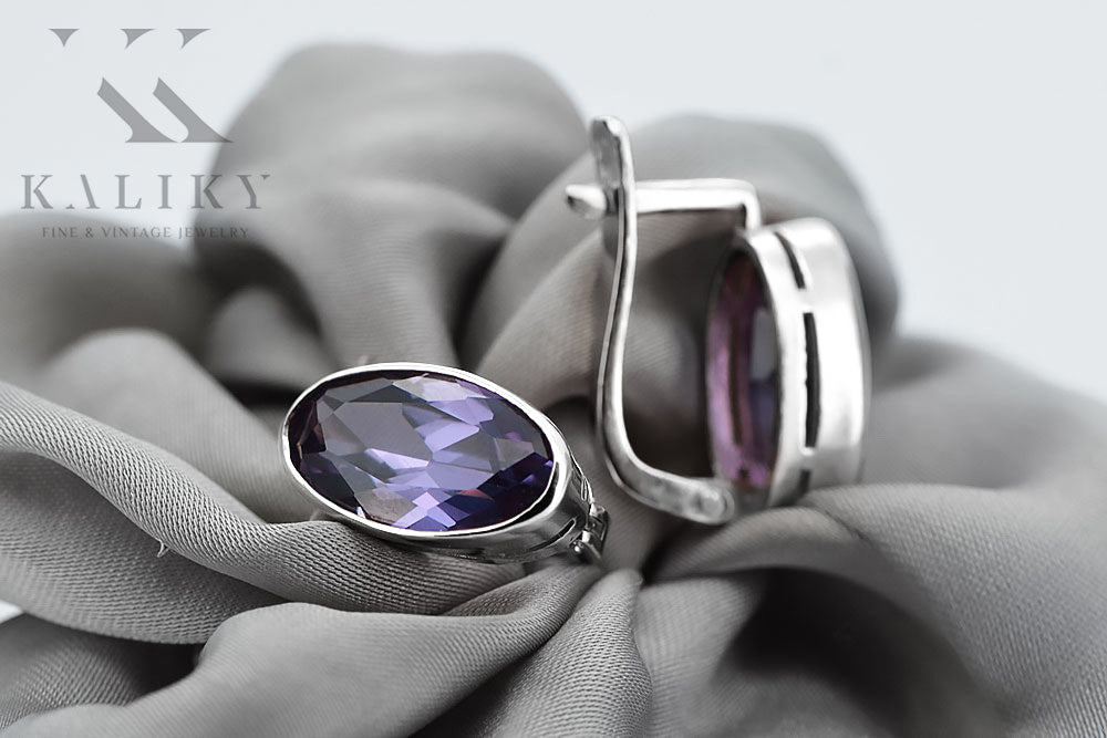 Vintage Alexandrite Oval Earrings in Sterling Silver (vec001s-ax) — worn on the hand, showing profile