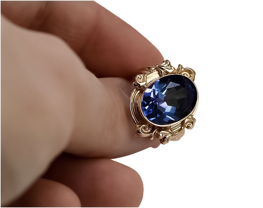 Vintage Sapphire Ring in 14K Rose Gold (vrc100r-sp) — close-up of the stone and setting
