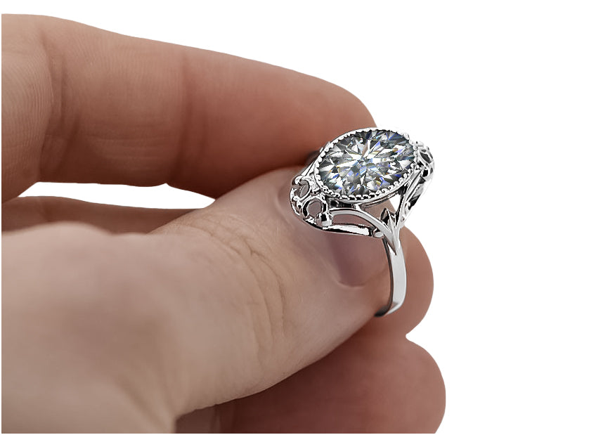 Vintage Zircon Ring in Sterling Silver (vrc128s-zi) — close-up of the stone and setting