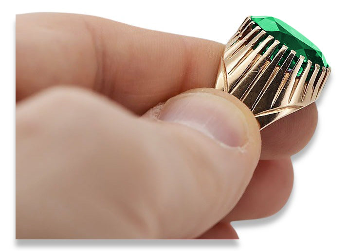 Vintage Emerald Ring in 14K Rose Gold (vrc048r-em) — close-up of the stone and setting