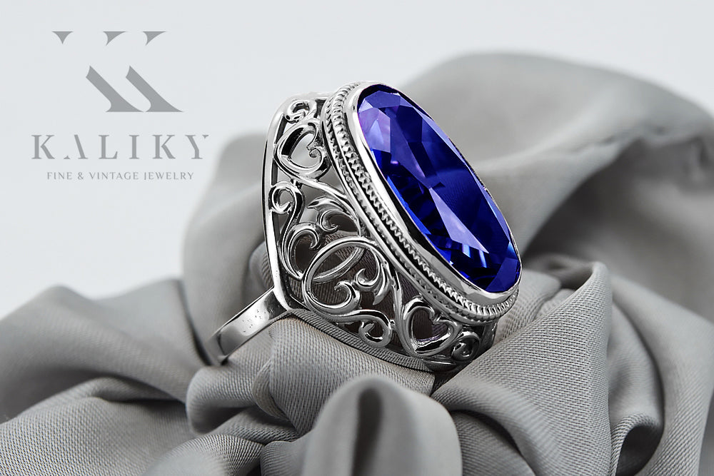 Vintage Sapphire Ring in Sterling Silver (vrc184s-sp) — close-up of the stone and setting