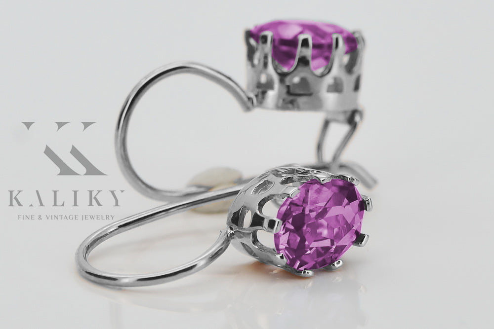 Vintage Amethyst Earrings in Sterling Silver (vec196s-am) — worn on the hand, showing profile