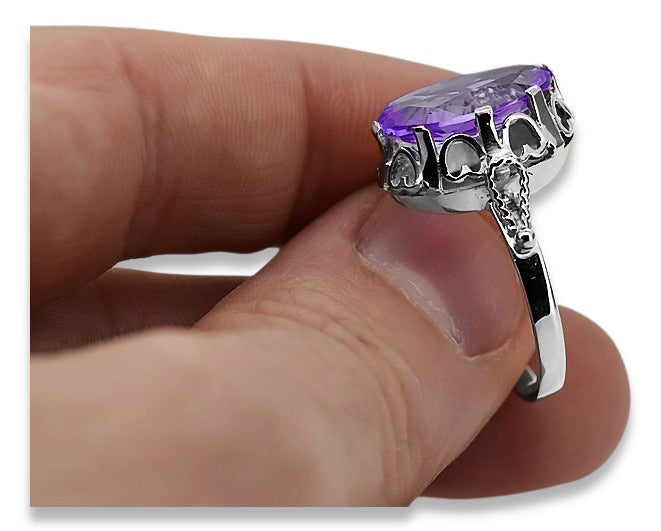 Vintage Alexandrite Ring in Sterling Silver (vrc134s-ax) — close-up of the stone and setting