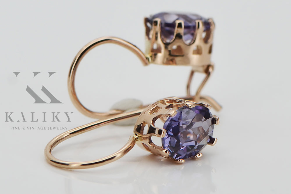Vintage Alexandrite Earrings in 14K Rose Gold (vec196r-ax) — close-up of the stone and setting