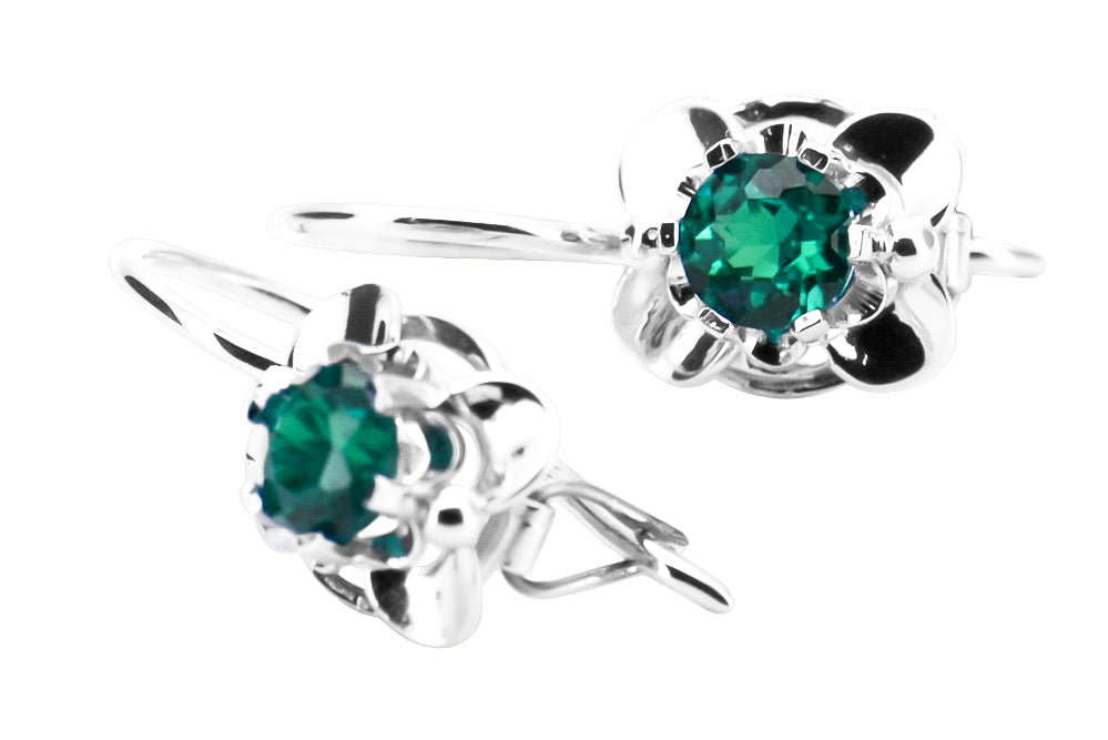 Vintage Emerald Earrings in Sterling Silver (vec116s-em) — close-up of the stone and setting