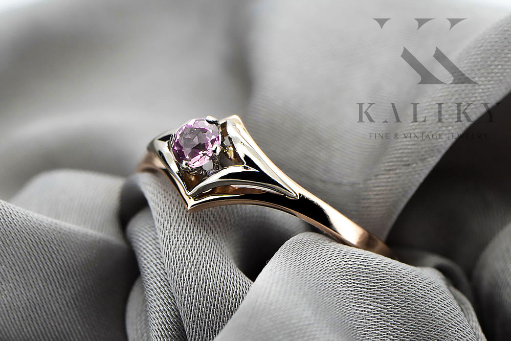 Vintage Amethyst Craft Ring in 14K Rose Gold (vrc351r-am) — worn on the hand, showing profile