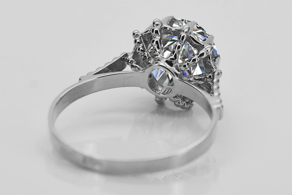 Vintage Zircon Ring in Sterling Silver (vrc045s-zi) — close-up of the stone and setting