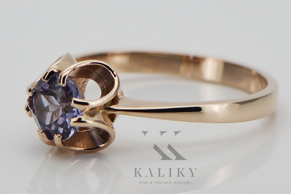 Vintage Alexandrite Ring in 14K Rose Gold (vrc348r-ax) — side view showing the setting