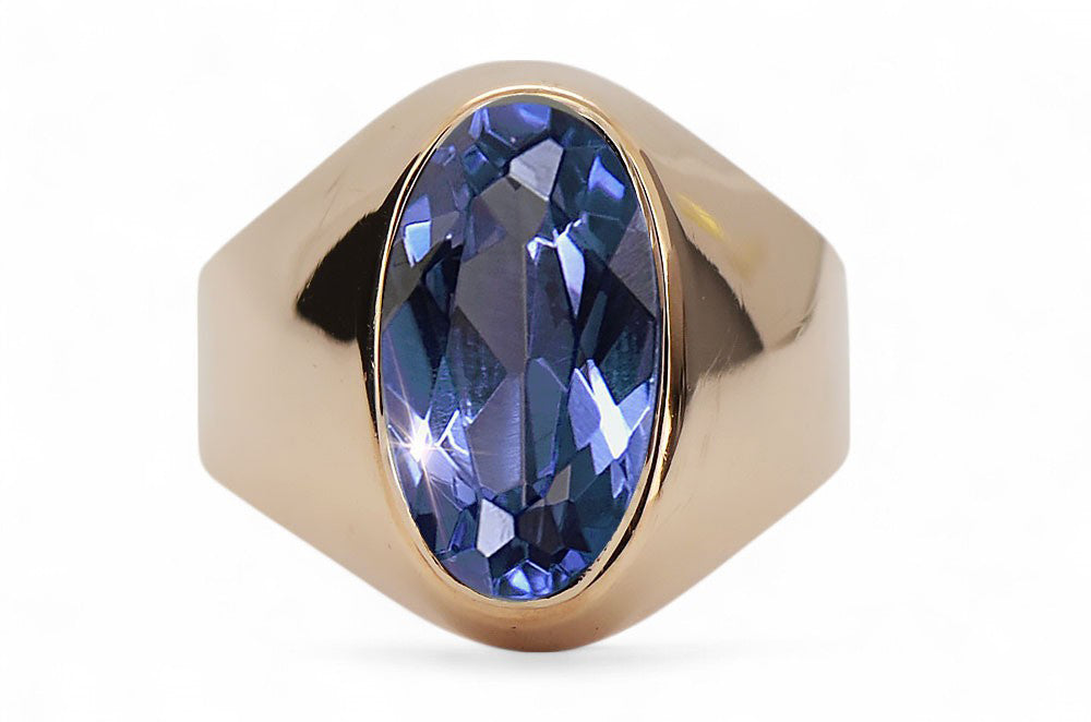 Vintage Sapphire Ring in 14K Rose Gold (vrc077r-sp) — close-up of the stone and setting