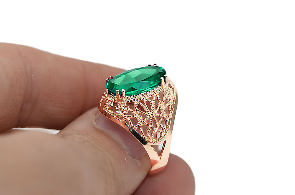 Vintage Emerald Ring in 14K Rose Gold (vrc074r-em) — close-up of the stone and setting