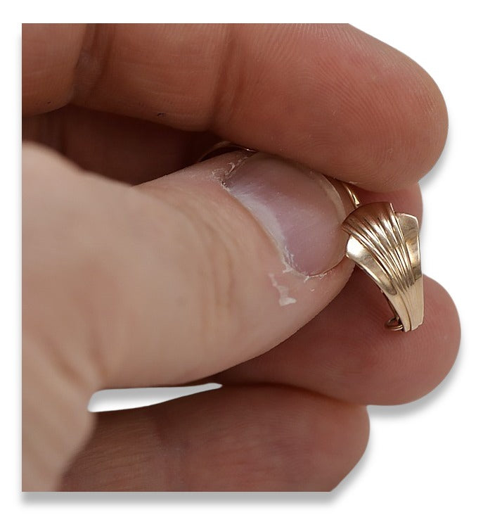 Vintage Leaf Earrings in 14K Rose Gold (ven129) — close-up of the stone and setting