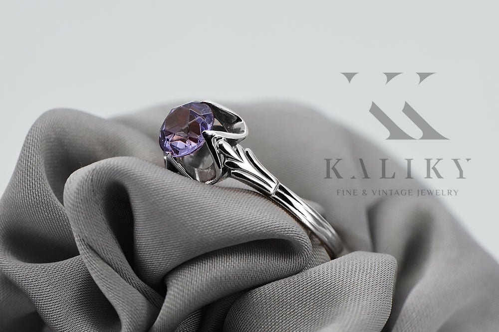 Vintage Alexandrite Ring in Sterling Silver (vrc023s-ax) — worn on the hand, showing profile