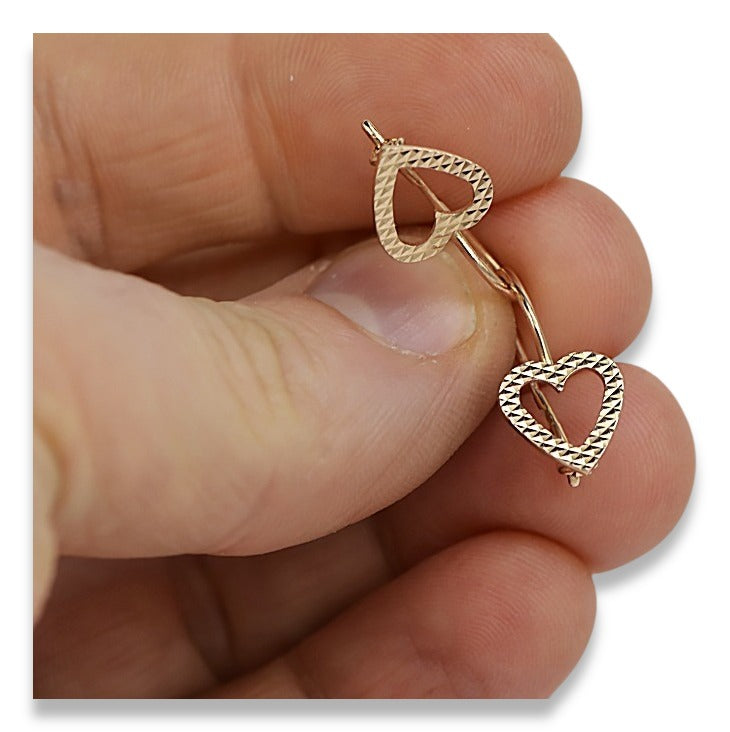 Vintage Heart Earrings in 14K Rose Gold (ven169) — side view showing the setting