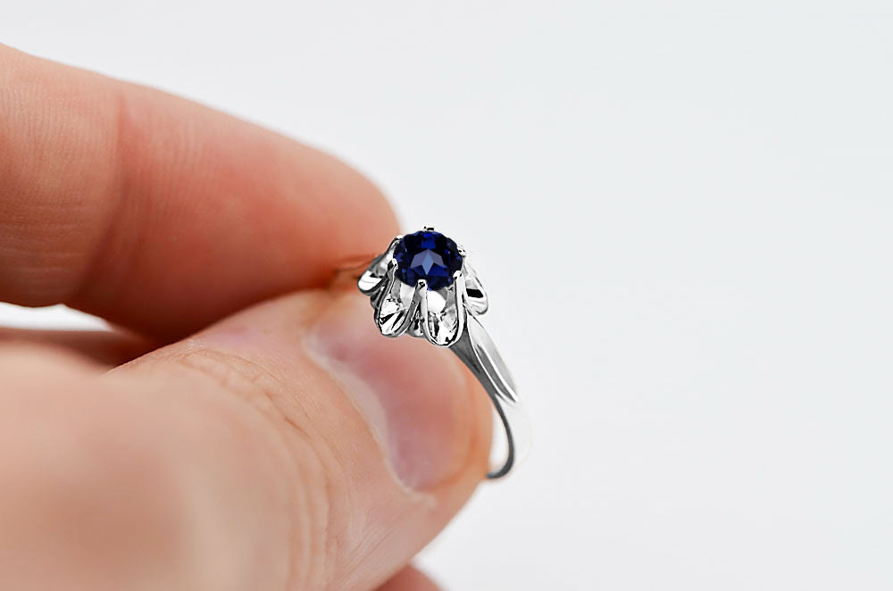Vintage Sapphire Ring in Sterling Silver (vrc004s-sp) — side view showing the setting