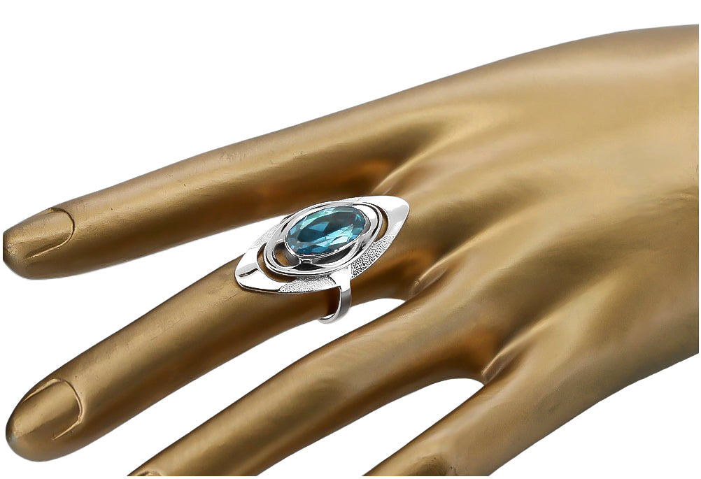 Vintage Aquamarine Ring in Sterling Silver (vrc189s-aq) — close-up of the stone and setting