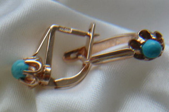 Vintage Turquoise Earrings in 14K Rose Gold (vetq200) — close-up of the stone and setting