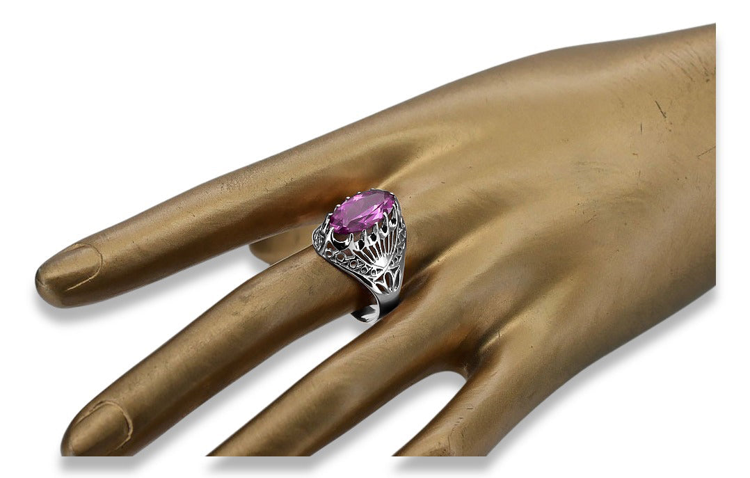 Vintage Amethyst Ring in Sterling Silver (vrc020s-am) — close-up of the stone and setting