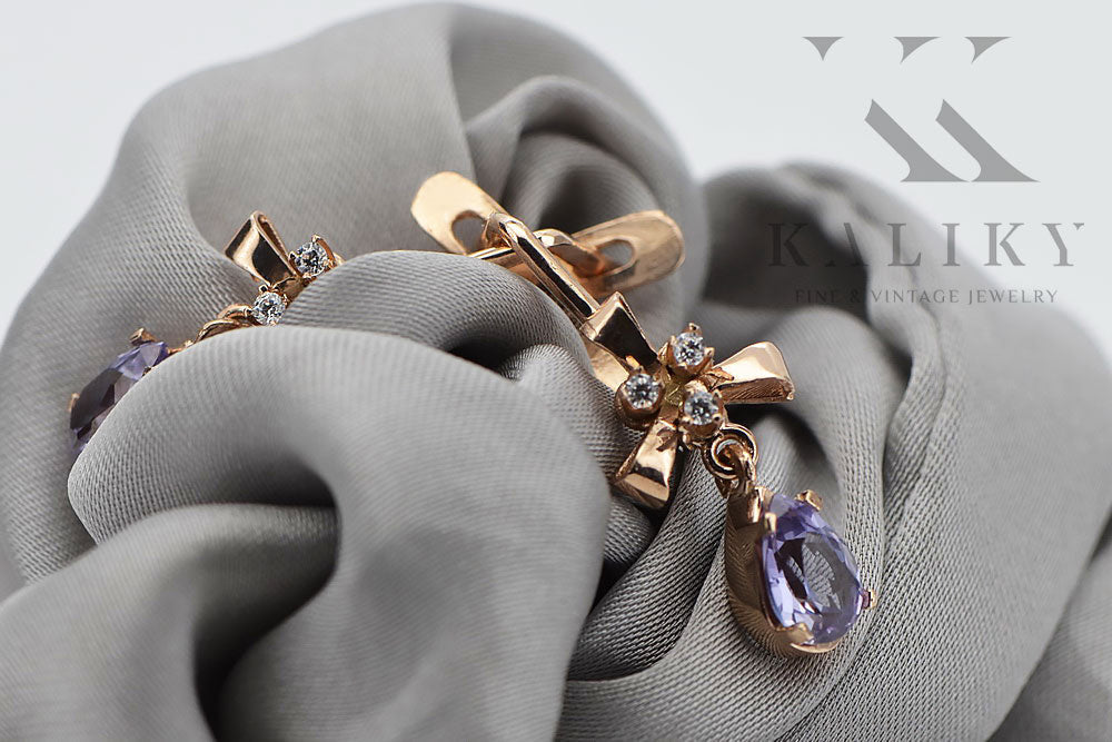Vintage Alexandrite Earrings in 14K Rose Gold (vec045r-ax) — close-up of the stone and setting