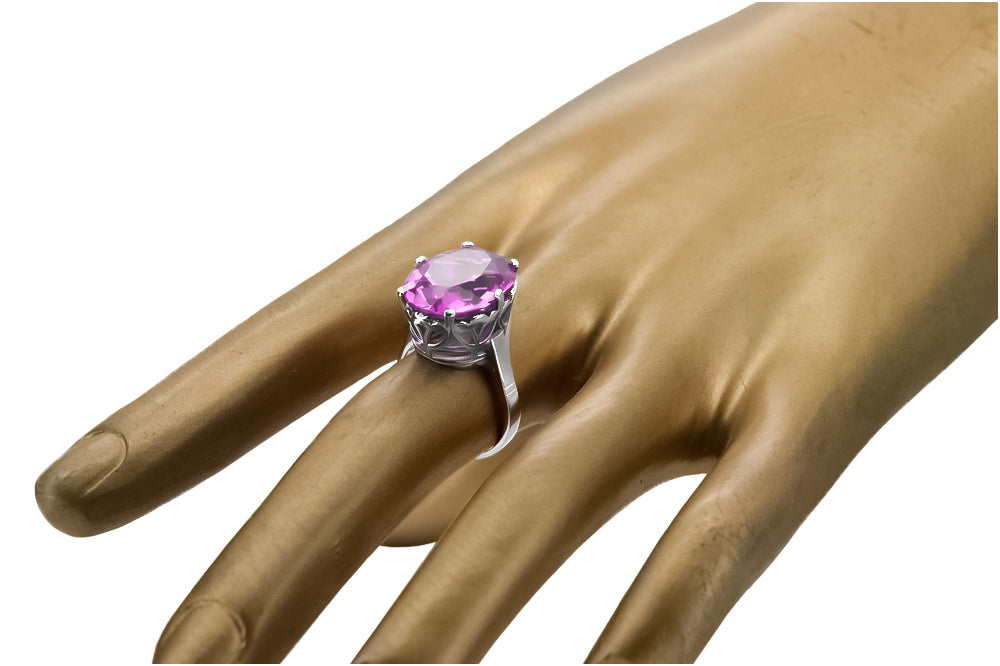 Vintage Amethyst Amethist Ring in Sterling Silver (vrc130s-am) — close-up of the stone and setting