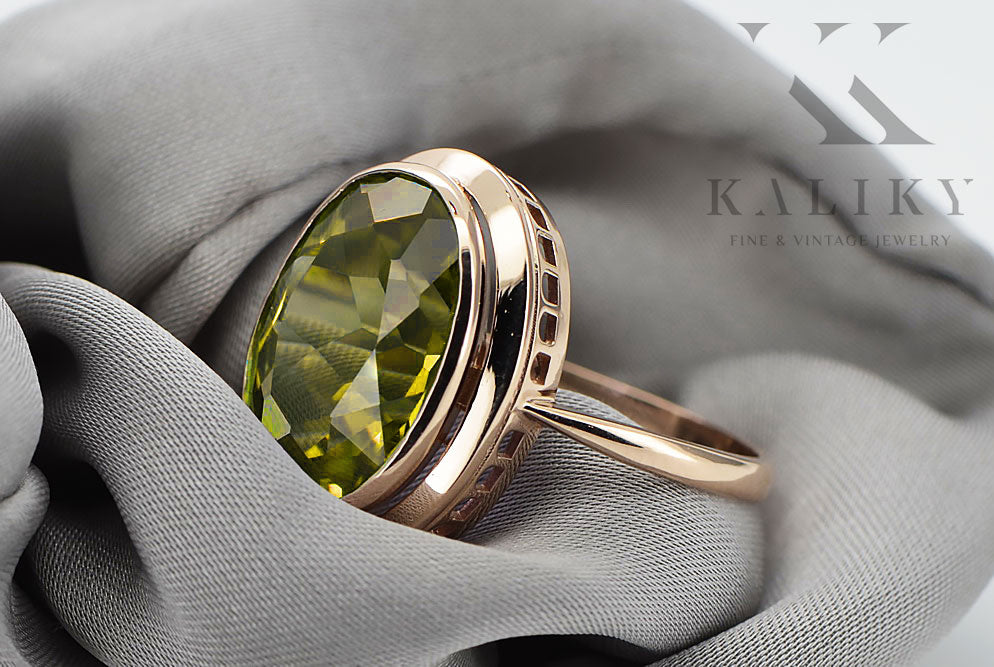 Vintage Yellow Peridot Ring in 14K Rose Gold (vrc285r-yp) — side view showing the setting