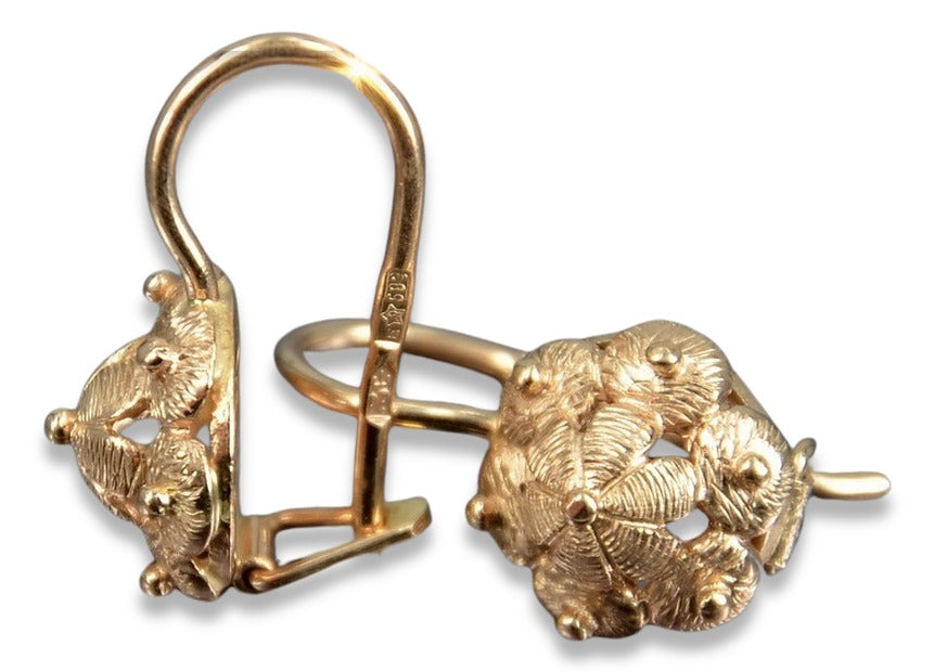 Vintage Leaf Earrings in 14K Rose Gold (ven207) — side view showing the setting